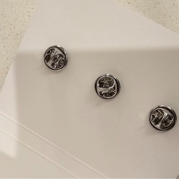 AUTHENTIC LES EAUX DE CHANEL ENAMEL PINS TIE TACKS TRIO SET OF 3 BOTTLES GWP SET - Picture 2 of 2